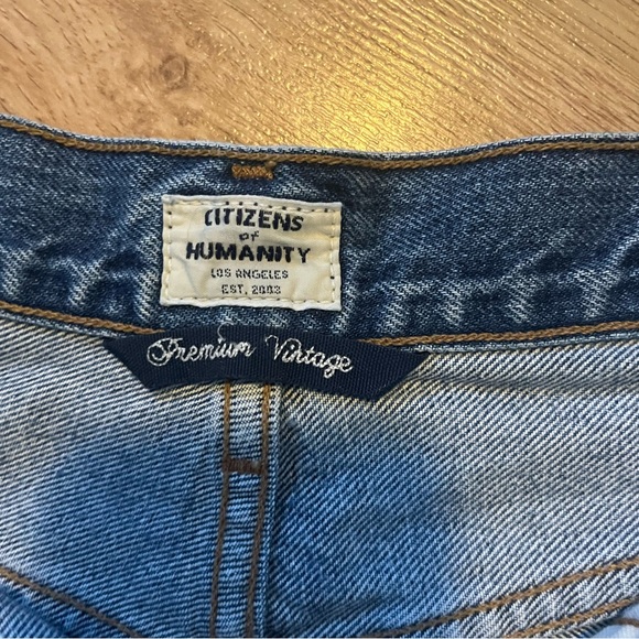 Citizens of Humanity Jean Shorts (Cutoffs) - Picture 4 of 7